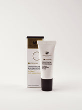 Laden Sie das Bild in den Galerie-Viewer, Osmotische Augenkonturencreme – Globale Anti-Aging Augencreme, die den Blick erstrahlen lässt. Erhältlich im Shop der Helios Apotheke Klosters.