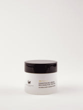 Laden Sie das Bild in den Galerie-Viewer, Osmotische Creme Reichhaltige Textur – Globale Anti-Aging Creme mit umfassender Wirkung. Wirkt allen Zeichen der Hautalterung entgegen. Erhältlich im Shop der Helios Apotheke Klosters.