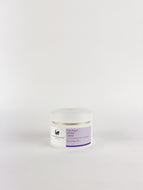 Seidig samtige Creme für die Haut, die sichtbar Spannkraftverlust betroffen ist. Die Creme glättet Falten und strafft und hat einen intensiven Lifting-Effekt  - Erhältlich im Shop der Helios Apotheke Klosters.