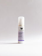 Anti-Pigment Fluid LSF 50 – Aufhellende und schützende Tagespflege für Gesicht und Hände. Erhältlich im Shop der Helios Apotheke Klosters.