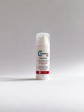 Laden Sie das Bild in den Galerie-Viewer, Ceramol DS Creme – Ausgleichende und beruhigende Creme für gerötete, schuppige und juckende Haut. Erhältlich im Shop der Helios Apotheke Klosters.