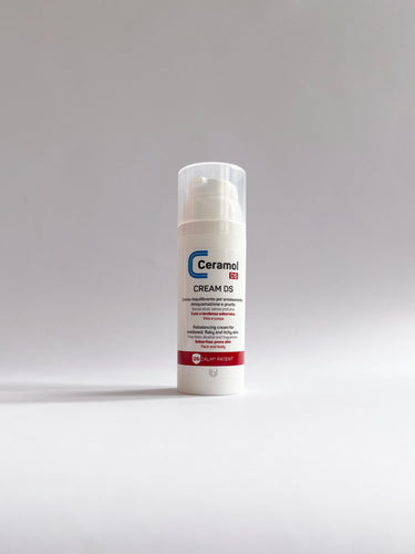 Ceramol DS Creme – Ausgleichende und beruhigende Creme für gerötete, schuppige und juckende Haut. Erhältlich im Shop der Helios Apotheke Klosters.