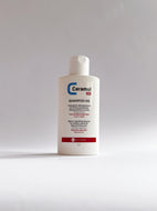Ceramol DS Shampoo – Hautfreundliche und talgregulierende Reinigung bei hartnäckigen Schuppen und Juckreiz. Erhältlich im Shop der Helios Apotheke Klosters.