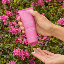 Laden Sie das Bild in den Galerie-Viewer, Dolomia Flora Lift Reinugungscreme – Reinigt und regeneriert. Erhältlich im Shop der Helios Apotheke Klosters.