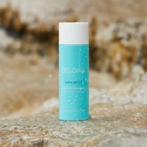Dolomia Linfa Tex Essenzlotion – Ausgleichende und feuchtigkeitsspendende Lotion, die die Wirkung der nachfolgenden Hautpflegeprodukte verstärkt. Erhältlich im Shop der Helios Apotheke Klosters.