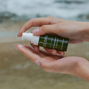 Dolomia Linfa Detox Pfelgekonzentrat für die Nacht – Entgiftende Nachtpflege. Unterstützt die essenziellen Zyklen der Sauerstoff- und Feuchtigkeitsversorgung der Haut. Erhältlich im Shop der Helios Apotheke Klosters.