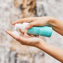 Laden Sie das Bild in den Galerie-Viewer, Dolomia Linfa Detox Reinigungsschaum – Entfernt Giftstoffe und Unreinheiten für eine elastische, frische und strahlende Haut. Enthält nur natürliche Tenside. Erhältlich im Shop der Helios Apotheke Klosters.