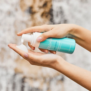 Dolomia Linfa Detox Reinigungsschaum – Entfernt Giftstoffe und Unreinheiten für eine elastische, frische und strahlende Haut. Enthält nur natürliche Tenside. Erhältlich im Shop der Helios Apotheke Klosters.