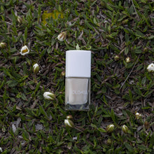 Laden Sie das Bild in den Galerie-Viewer, Dolomia Nail Care Nagellackbasis stärkend – Mulitcare 5-in-1. Erhältlich im Shop der Helios Apotheke Klosters.