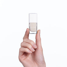 Laden Sie das Bild in den Galerie-Viewer, Dolomia Nail Care Nagellackbasis stärkend – Mulitcare 5-in-1. Erhältlich im Shop der Helios Apotheke Klosters.