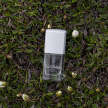 Laden Sie das Bild in den Galerie-Viewer, Dolomia Nail Care Repair SOS Nagellack – Intensiv regenerierende Repair-Wirkung. Erhältlich im Shop der Helios Apotheke Klosters.
