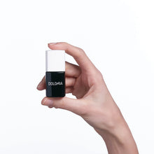 Laden Sie das Bild in den Galerie-Viewer, Dolomia Nail Care Top Coat UV - Schützt und verlängert den Halt des Nagellacks. Mit Gel-Effekt. Erhältlich im Shop der Helios Apotheke Klosters.