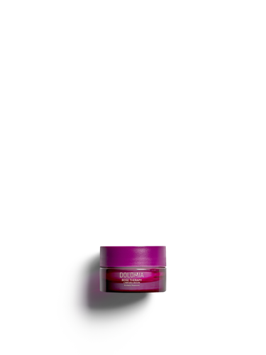 Dolomia Rose Therapy Augencreme – Luxus pur: Eine tiefenwirksame Hautpflege gegen alle sichtbaren Zeichen der Hautalterung. Seidenzarte Textur. Umfassende Anti-Aging-Wirkung mit 100% pflanzlicher Aktivstoffe. Erhältlich im Shop der Helios Apotheke Klosters.