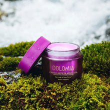 Laden Sie das Bild in den Galerie-Viewer, Dolomia Rose Therapy Gesichtscreme – Luxus pur: Eine tiefenwirksame Hautpflege gegen alle sichtbaren Zeichen der Hautalterung. Erhältlich im Shop der Helios Apotheke Klosters.