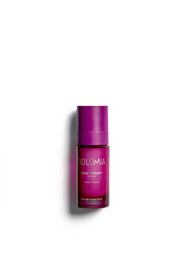 Dolomia Rose Therapy Serum – Luxus pur: Eine tiefenwirksame Hautpflege gegen alle sichtbaren Zeichen der Hautalterung. Seidenzarte und verführerisch duftende Textur. Umfassende Anti-Aging-Wirkung mit 100% pflanzlicher Aktivstoffe. Erhältlich im Shop der Helios Apotheke Klosters.