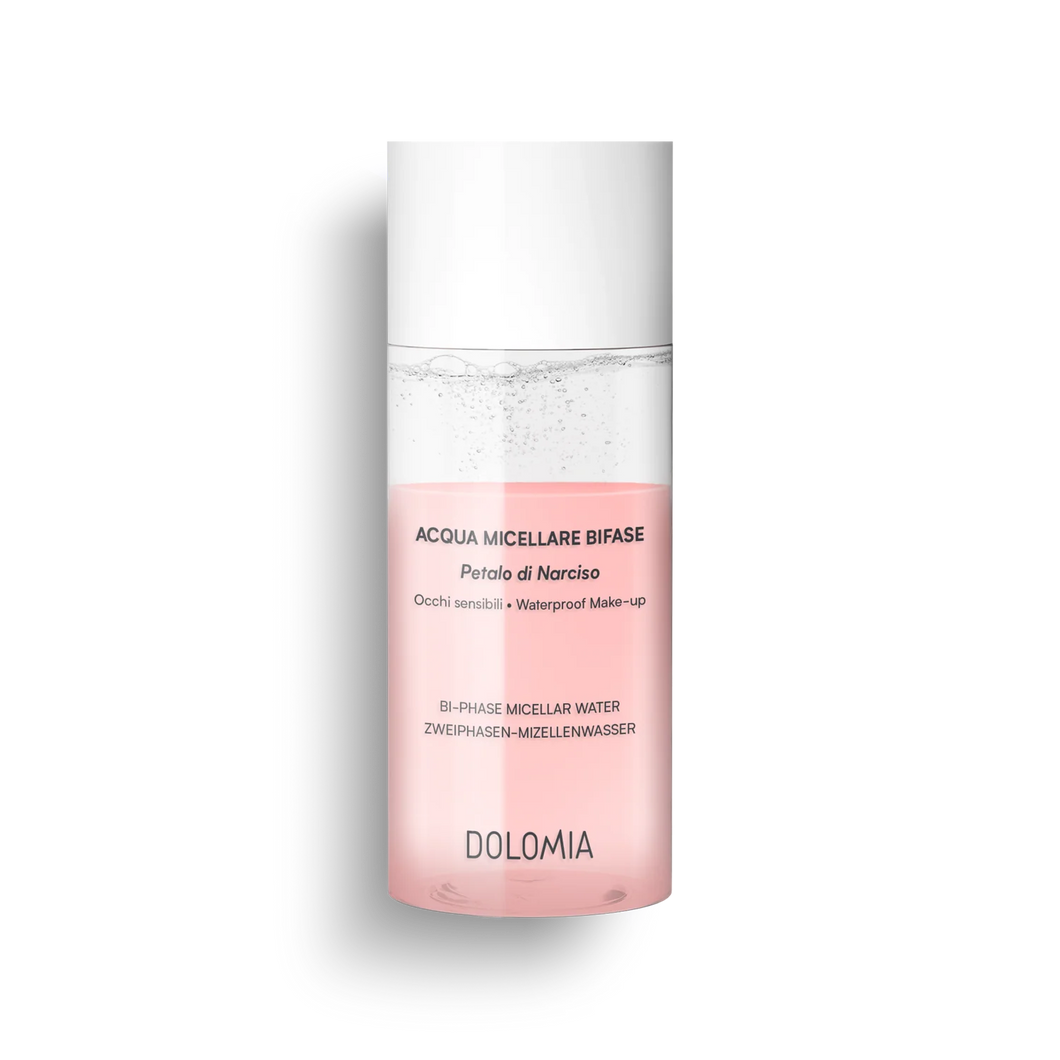 Dolomia Zweiphasen Mizellenwasser – Sanfter Make-up Entferner; Zweiphasen-Mizellenwasser auf für wasserfestes Make-up. Erhältlich im Shop der Helios Apotheke Klosters.