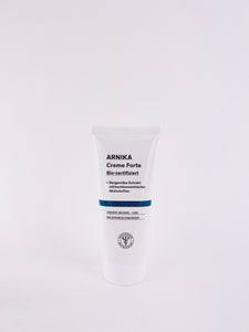 Arnika Creme Forte – mit speziellem Extrakt aus den Blüten der Bergarnika. Erhältlich im Shop der Helios Apotheke Klosters.