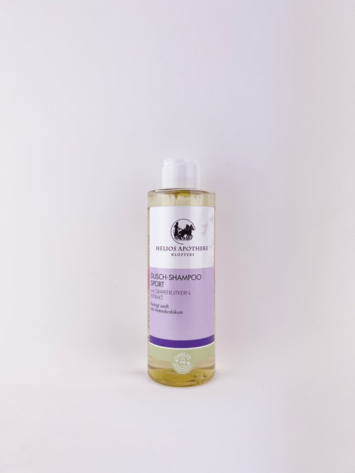 Dusch Shampoo Sport – wirkt schützend. Erhältich im Shop der Helios Apotheke Klosters.