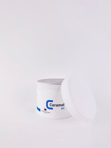 Ceramol Basiscreme XR – Basispflege für die empfindliche, sehr trockene, schuppende Haut jeden Alters. Erhältlich im Shop der Helios Apotheke Klosters.