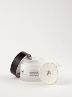 Osmotische Creme Leichte Textur – Globale Anti-Aging Creme mit umfassender Wirkung. Wirkt allen Zeichen der Hautalterung entgegen. Erhältlich im Shop der Helios Apotheke Klosters.