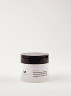 Osmotische Creme Reichhaltige Textur – Globale Anti-Aging Creme mit umfassender Wirkung. Wirkt allen Zeichen der Hautalterung entgegen. Erhältlich im Shop der Helios Apotheke Klosters.
