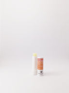 Sonnenstick für empfindliche Lippen LSF 50+ – Sehr hoher Schutz mit Full Spectrum Filtersystem vor UVA-UVB-IR-Strahlen. Erhältich im Shop der Helios Apotheke Klosters.